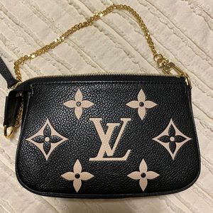 Louis Vuitton mini pochette